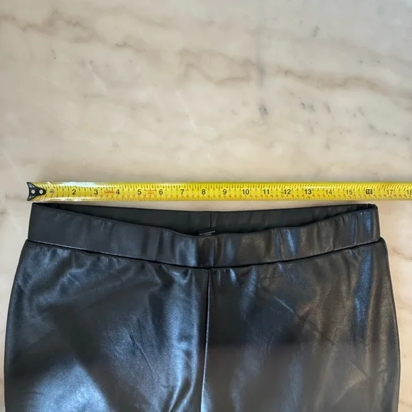 HUE women Sleek Black faux leather leggings size large - Picture 6 of 7